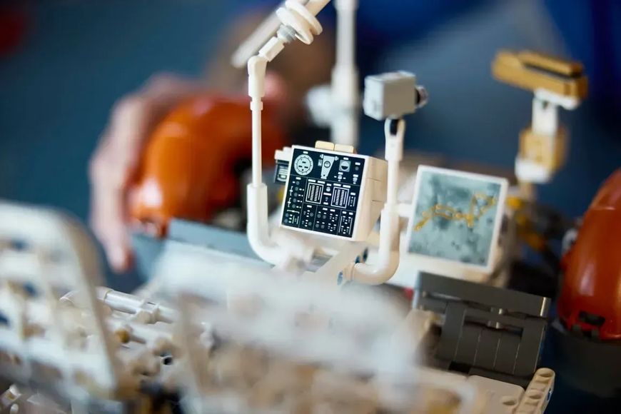 Блочный конструктор LEGO Лунный автомобиль NASA Apollo (42182) 613472 фото