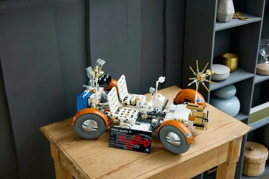 Блочный конструктор LEGO Лунный автомобиль NASA Apollo (42182) 613472 фото