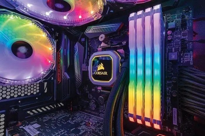 Пам'ять для настільних комп'ютерів Corsair 32 GB DDR4 3200 MHz Vengeance RGB PRO(CMW32GX4M2E3200C16W) 026295 фото