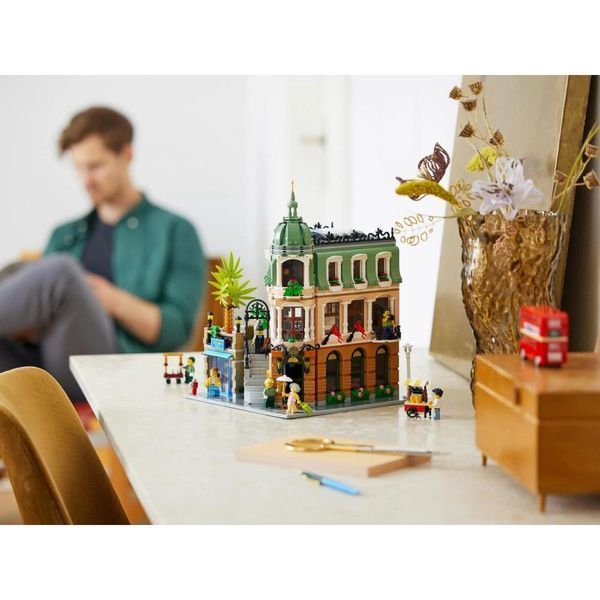 Блоковий конструктор LEGO Icons Бутік-готель (10297) 009445 фото