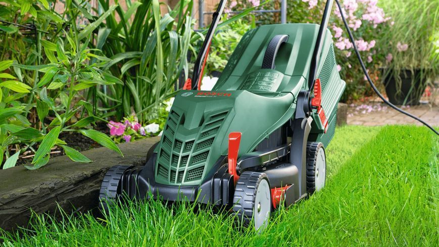 Електрична газонокосарка BOSCH UniversalRotak 34-405 1300 Вт 340 мм 1185677 фото