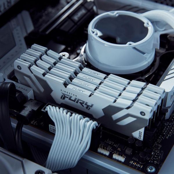 Память для настольных компьютеров Kingston FURY 32 GB (2x16GB) DDR5 6400 MHz Renegade Silver/White (KF564C32RWK2-32) 033770 фото