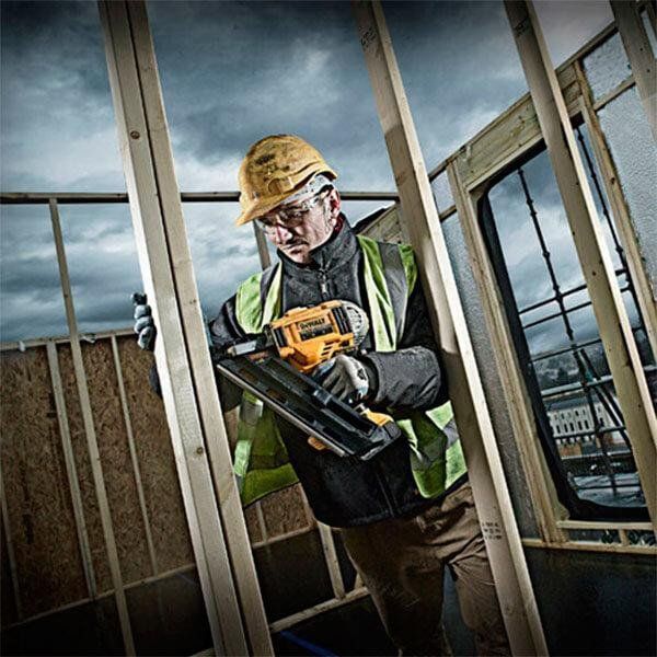 Степлер під цвяхи DeWALT DCN692N 044032 фото