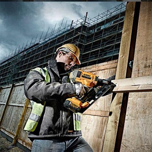 Степлер під цвяхи DeWALT DCN692N 044032 фото