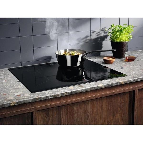 Варильна поверхня електрична Electrolux EIS6134 007436 фото
