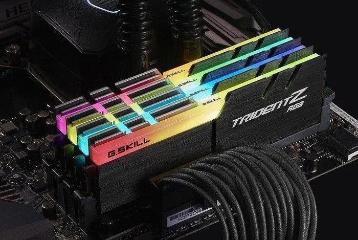 Пам'ять для настільних комп'ютерів G.Skill Trident Z 64 GB DDR4 4000 MHz (F4-4000C18Q2-64GTZR) 026505 фото