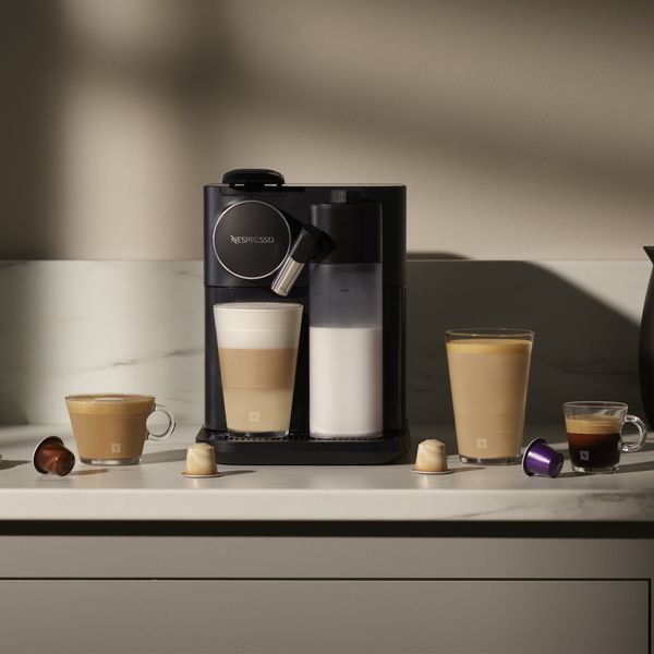 Кавоварка DELONGHI Nespresso Gran Lattissima EN640.B Чорний 508460 фото