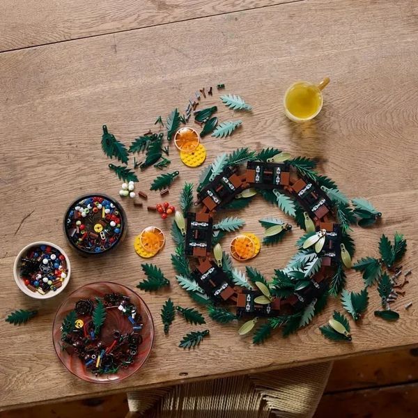 Блоковий конструктор LEGO Botanicals Вінок (10340) 613363 фото