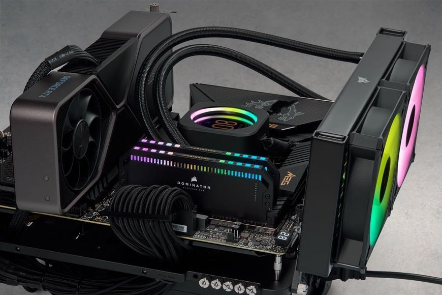 Память для настольных компьютеров Corsair 64 GB (2x32GB) DDR5 6000 MHz DOMINATOR PLATINUM RGB 027652 фото