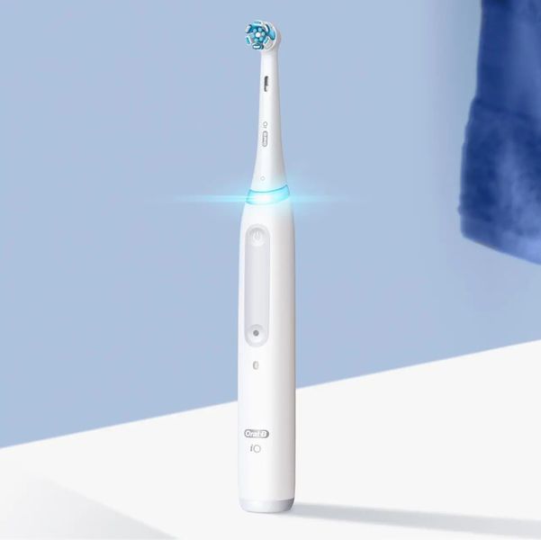 Електрична зубна щітка Oral-B iO Series 4 White 465290 фото