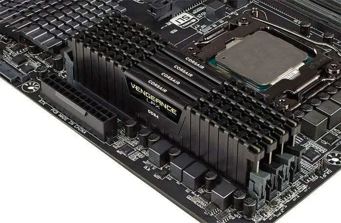 Пам'ять для настільних комп'ютерів Corsair 64 GB (4x16GB) DDR4 3200 MHz Vengeance LPX (CMK64GX4M4E3200C16) 026298 фото